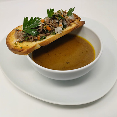 Jugo de carne Empanadas y Chimichurri